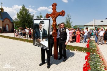 Митрополит Агафангел совершил чин погребения В.Л.Добрянского