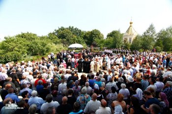 Митрополит Агафангел совершил чин погребения В.Л.Добрянского