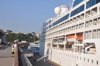 В Одесский порт синхронно зашли лайнеры Pacific Princess и Silver Spirit