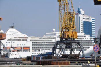 В Одесский порт синхронно зашли лайнеры Pacific Princess и Silver Spirit