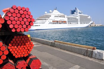 В Одесский порт синхронно зашли лайнеры Pacific Princess и Silver Spirit