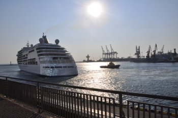 В Одесский порт синхронно зашли лайнеры Pacific Princess и Silver Spirit