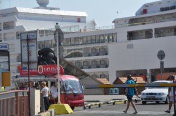 В Одесский порт синхронно зашли лайнеры Pacific Princess и Silver Spirit