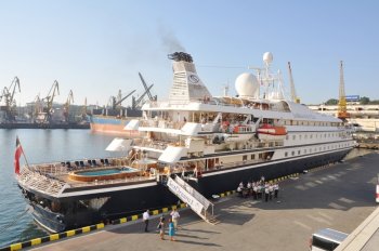 В Одесский порт прибыли 103 вип-туриста на шикарной яхте
