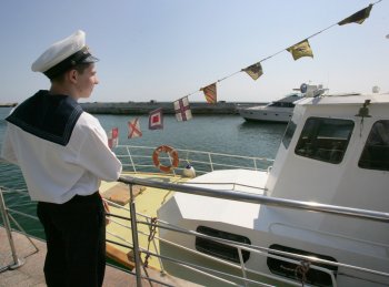 Юные мореходы вышли в открытое море