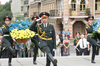 День независимости: Цветы Тарасу