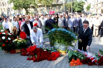 День независимости: Цветы Тарасу