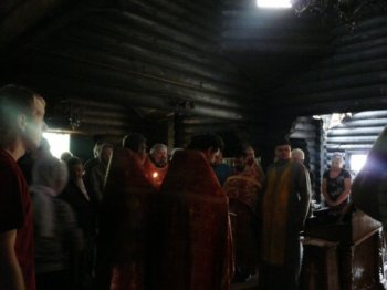 В Киеве подожгли православный храм Трех святителей (фото)