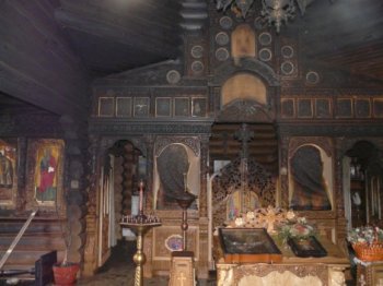 В Киеве подожгли православный храм Трех святителей (фото)