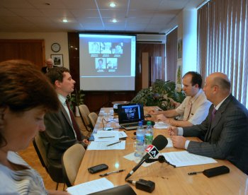 В доходах и сборах