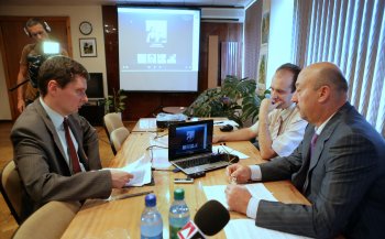 В доходах и сборах