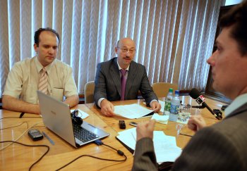 В доходах и сборах