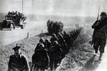 Одесса, 1941, 29 августа: Прибытие из Севастополя еще двух отрядов моряков-добровольцев