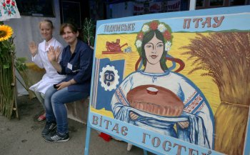 На Куликовом поле работает выставка–ярмарка учащейся молодежи (фото)