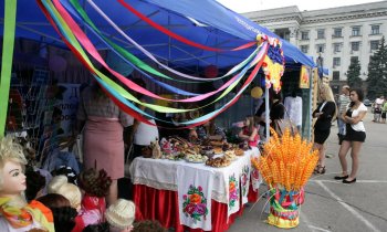 На Куликовом поле работает выставка–ярмарка учащейся молодежи (фото)