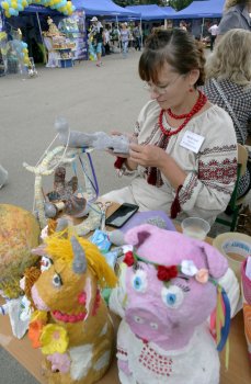 На Куликовом поле работает выставка–ярмарка учащейся молодежи (фото)