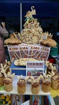 На Куликовом поле работает выставка–ярмарка учащейся молодежи (фото)