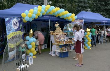 На Куликовом поле работает выставка–ярмарка учащейся молодежи (фото)