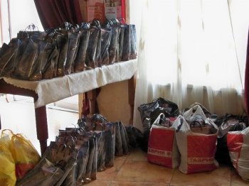 Депутаты Партии регионов собрали в школу сто первоклашек Пересыпи