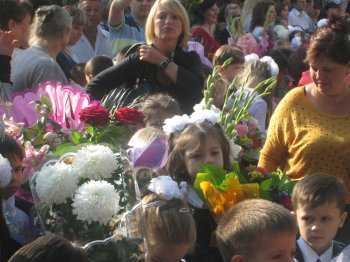 Сегодня первый раз в первый класс пошли 9 тысяч маленьких одесситов (фото)