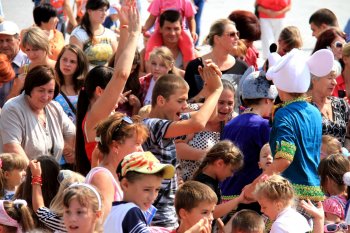 День города в Суворовском районе: Праздник детства