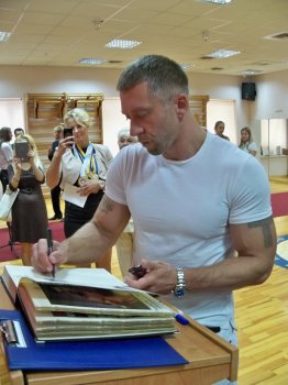 Рэпер Серёга: Побеждайте красиво, с любовью в сердце! (фото)