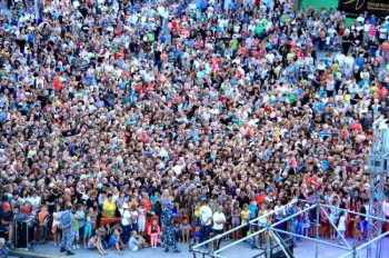 День города в Суворовском районе: Поет финалист ШОУ "Х-Фактор" Дмитрий Сысоев