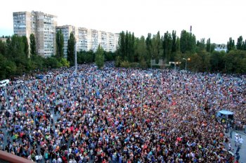 День города в Суворовском районе: Поет финалист ШОУ "Х-Фактор" Дмитрий Сысоев