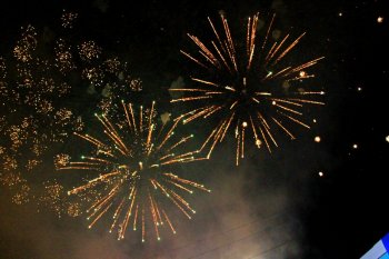 День города в Суворовском районе: Праздничный фейерверк