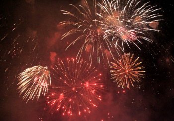 День города в Суворовском районе: Праздничный фейерверк