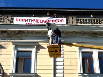 Сегодня мэру  не дали сломать очередное здание в центре города