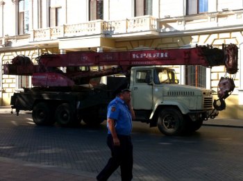 Сегодня мэру  не дали сломать очередное здание в центре города