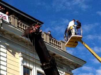 Сегодня мэру  не дали сломать очередное здание в центре города