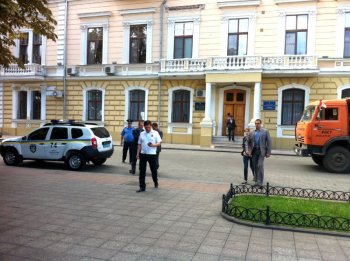 Сегодня мэру  не дали сломать очередное здание в центре города