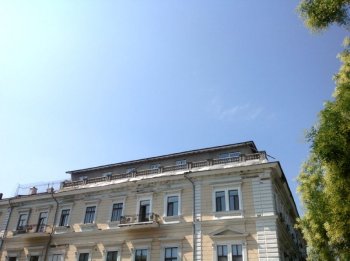 Сегодня мэру  не дали сломать очередное здание в центре города