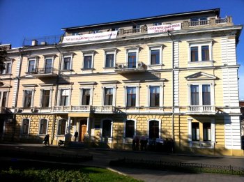 Сегодня мэру  не дали сломать очередное здание в центре города