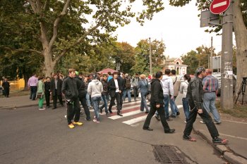 Одесситы перекрывали дорогу, спасая сквер у «Вымпела» (фото)