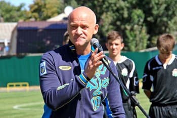Геннадий Труханов: "Теперь у детей Суворовского района есть прекрасный стадион!" (фото)