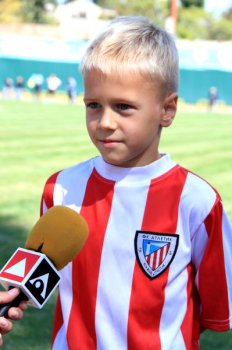 Геннадий Труханов: "Теперь у детей Суворовского района есть прекрасный стадион!" (фото)