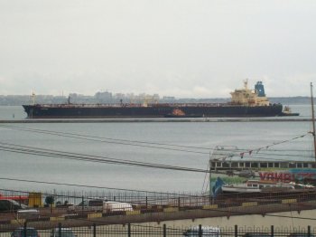 Одесский порт принимает первый танкер с нефтью для Одесского НПЗ