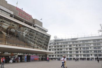 В Одесский порт пришел первый в мире плавучий дом