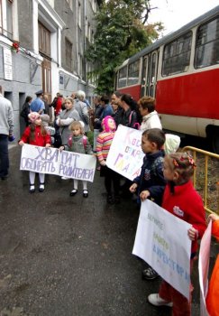 В Одессе протестуют родители (фото)
