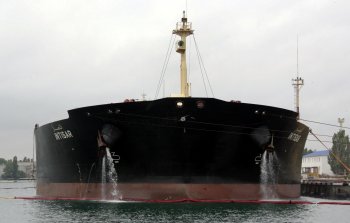 В нефтегавани ОМТП пришвартовался первый танкер с сырьем для Одесского НПЗ