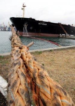 В нефтегавани ОМТП пришвартовался первый танкер с сырьем для Одесского НПЗ