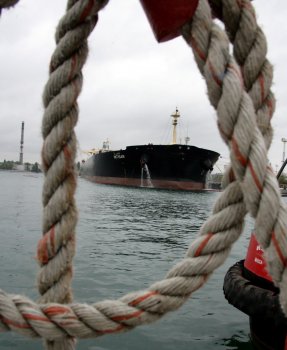 В нефтегавани ОМТП пришвартовался первый танкер с сырьем для Одесского НПЗ