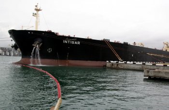 В нефтегавани ОМТП пришвартовался первый танкер с сырьем для Одесского НПЗ