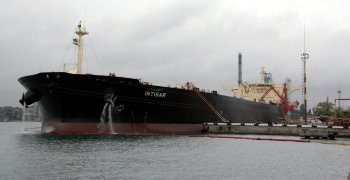 В нефтегавани ОМТП пришвартовался первый танкер с сырьем для Одесского НПЗ