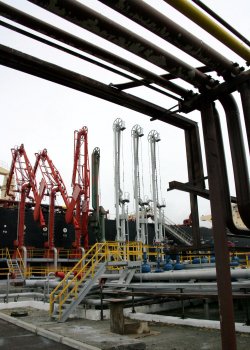 В нефтегавани ОМТП пришвартовался первый танкер с сырьем для Одесского НПЗ