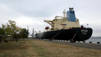 В нефтегавани ОМТП пришвартовался первый танкер с сырьем для Одесского НПЗ