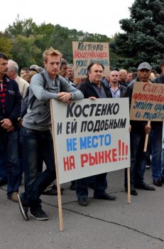 Предприниматели «Седьмого километра» просят власть защитить их чрезмерно активной общественницы